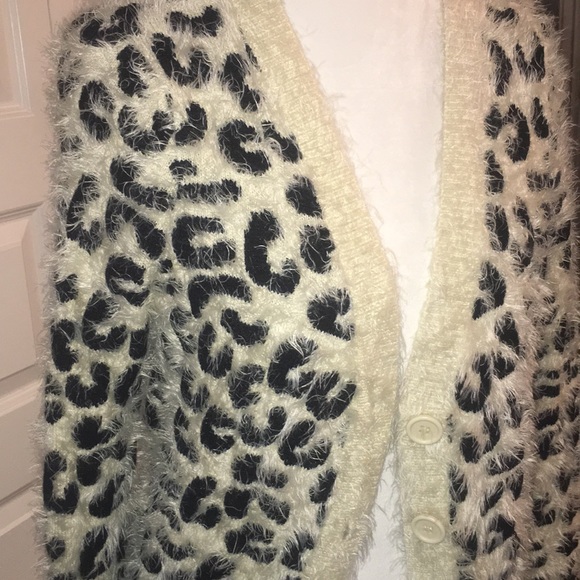 POL cheetah sweater - Picture 2 of 5
